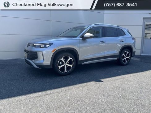 New 2025 Volkswagen Tiguan SE image 9