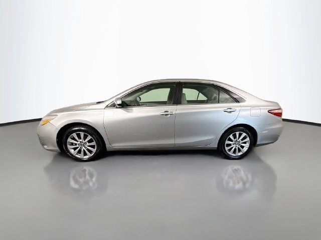 Used 2017 Toyota Camry XLE w/ Moonroof Package FWD image 6