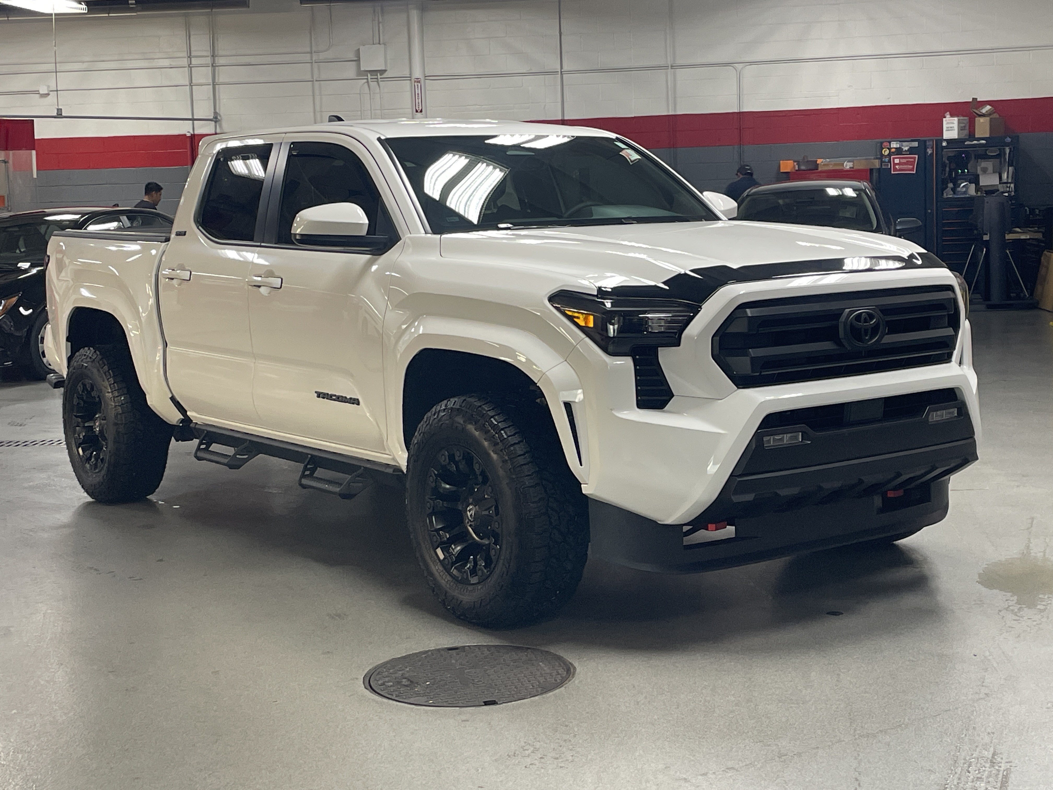 Used 2025 Toyota Tacoma SR5 AWD/4WD image 2