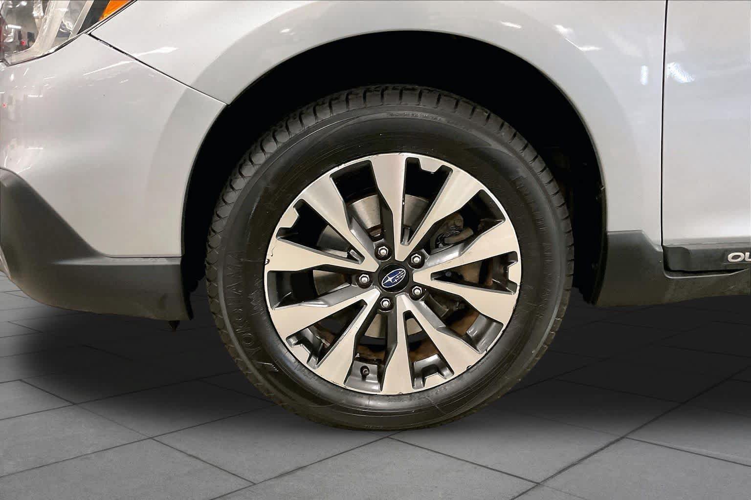 Used 2016 Subaru Outback 3.6R Limited AWD/4WD image 11