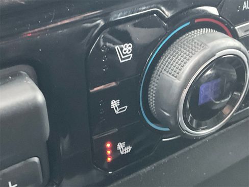 Used 2024 Chevrolet Silverado 1500 LTZ image 25