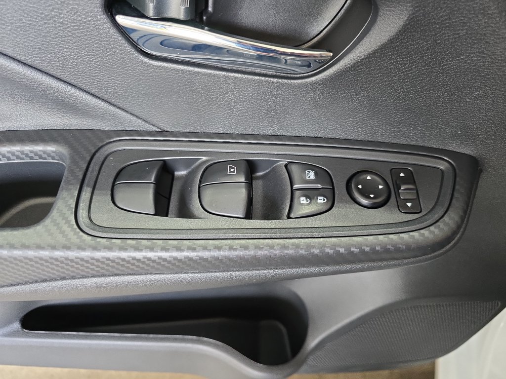 Used 2025 Nissan Versa SV w/ Trunk Package FWD image 25