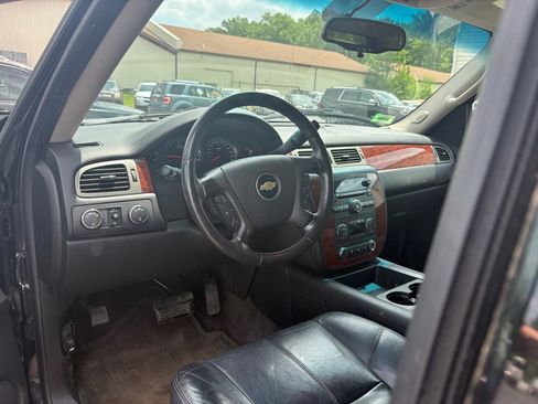 Used 2010 Chevrolet Suburban LT AWD/4WD image 14