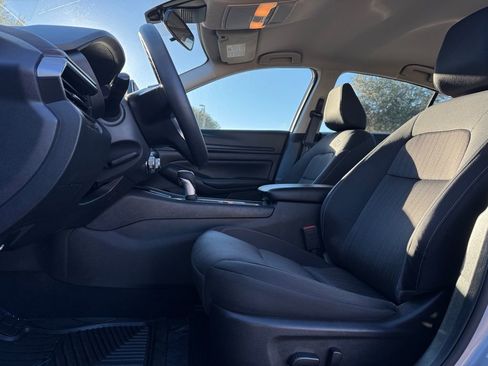 Used 2024 Nissan Altima 2.5 SV image 14