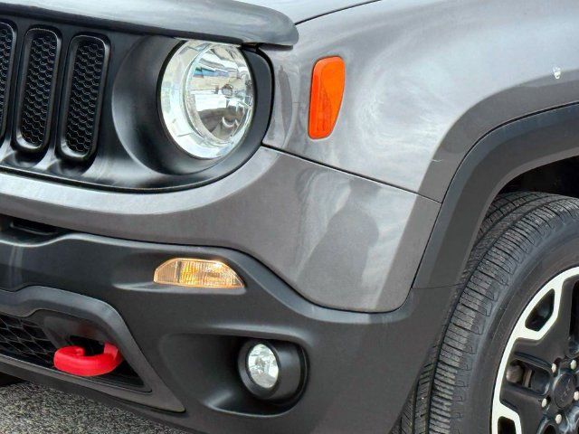 Certified 2017 Jeep Renegade Trailhawk w/ Premium Trailhawk Package AWD/4WD image 9
