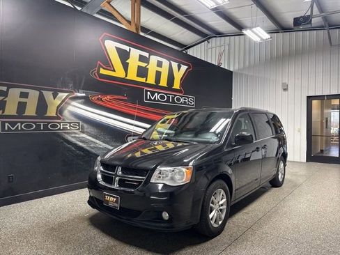 Used 2019 Dodge Grand Caravan SXT image 1