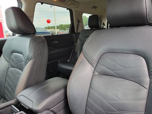 Certified 2022 Nissan Pathfinder Platinum w/ Cargo Package image 16