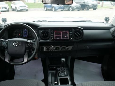 Used 2020 Toyota Tacoma SR AWD/4WD image 4