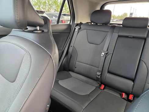 Used 2024 Kia Niro EX image 12