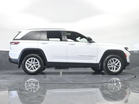 Used 2025 Jeep Grand Cherokee Laredo X RWD image 56
