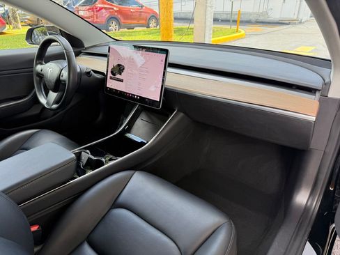 Used 2018 Tesla Model 3 Long Range RWD image 15