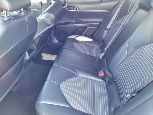 Used 2020 Toyota Camry SE w/ Blackout Package FWD image 12