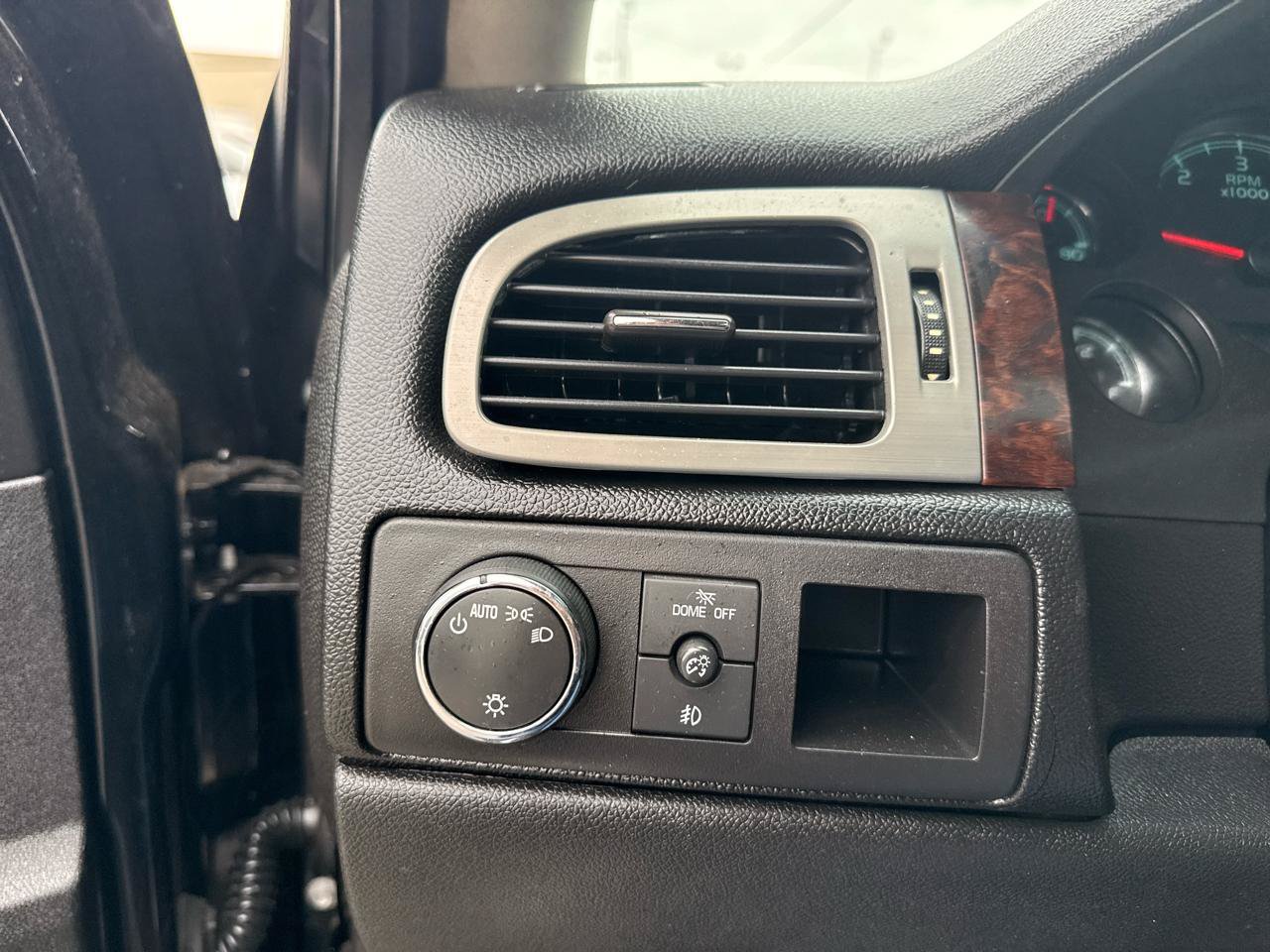 Used 2013 GMC Yukon XL Denali RWD image 25