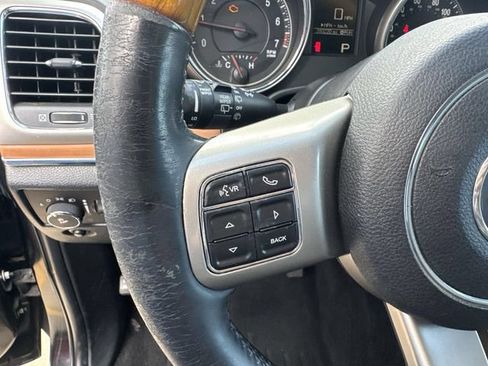 Used 2012 Jeep Grand Cherokee Overland w/ Trailer Tow Group RWD image 23