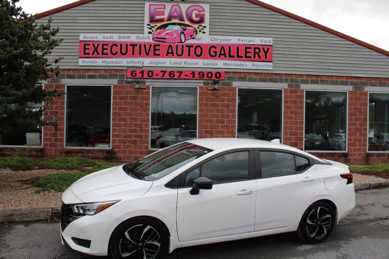 Used 2023 Nissan Versa SR w/ Trunk Package FWD image 1