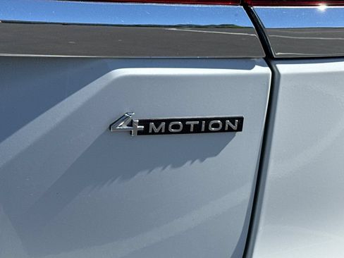 Used 2024 Volkswagen Atlas SE AWD/4WD image 13