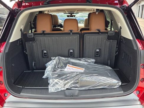 New 2026 Nissan Pathfinder Platinum FWD image 10