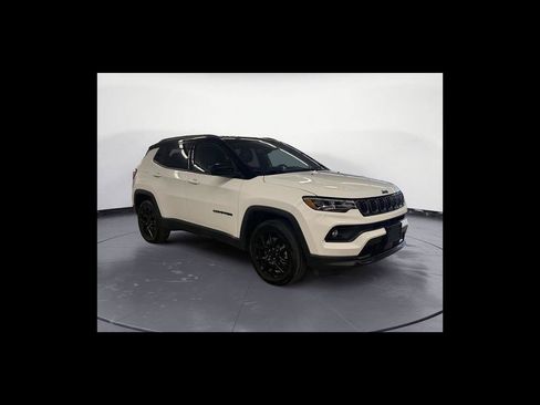 Used 2024 Jeep Compass Latitude w/ Convenience Group AWD/4WD image 8