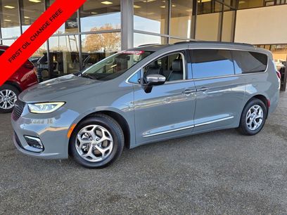 Used 2023 Chrysler Pacifica Limited