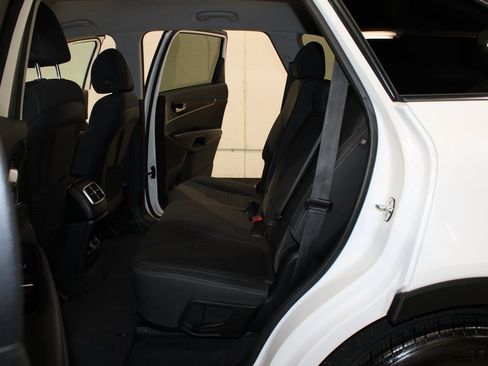 Used 2020 Kia Sorento LX image 15