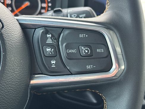 Used 2025 Jeep Wrangler Sahara image 37