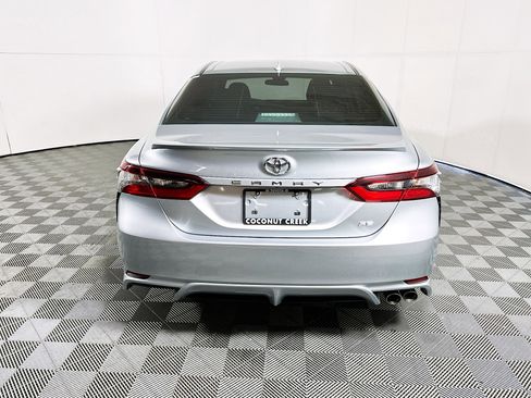 Used 2024 Toyota Camry SE image 5