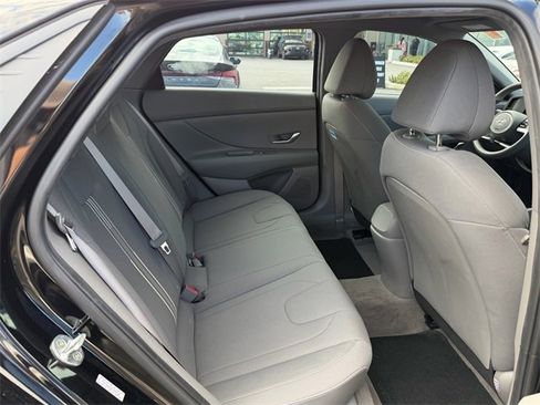 Used 2023 Hyundai Elantra SEL image 13