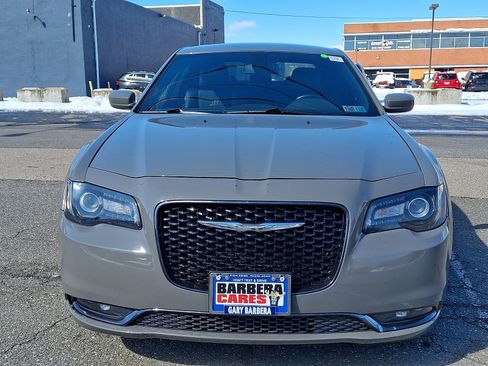 Used 2019 Chrysler 300 S image 2