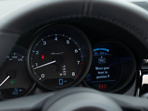 New 2026 Porsche Macan image 23