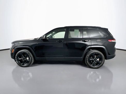Used 2023 Jeep Grand Cherokee Limited w/ Black Appearance Package AWD/4WD image 3