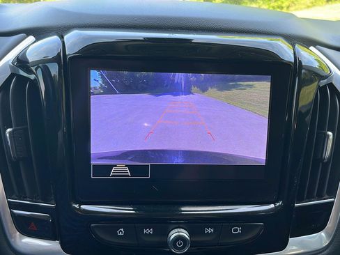 Used 2020 Chevrolet Traverse LT w/ Driver Confidence II Package AWD/4WD image 17