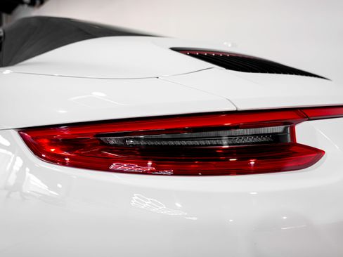 Used 2017 Porsche 911 Carrera 4S image 33