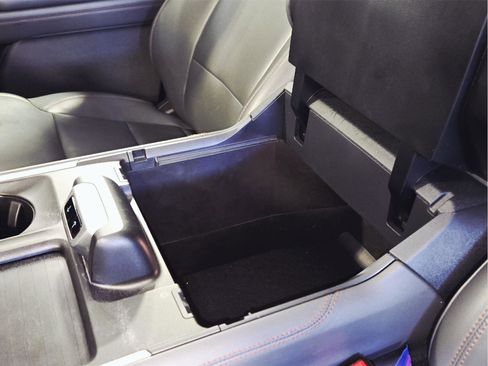 Used 2025 Ford Expedition Active image 35