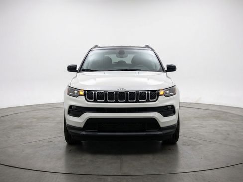 Used 2025 Jeep Compass Limited AWD/4WD image 2