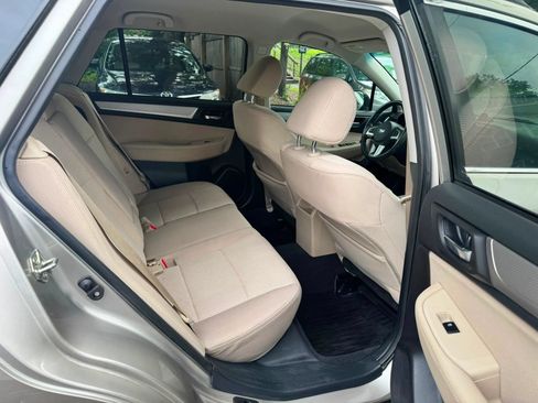 Used 2017 Subaru Outback 2.5i Premium w/ Popular Package #1 AWD/4WD image 10