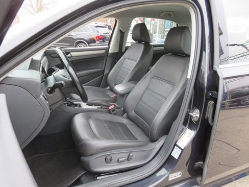 Used 2020 Volkswagen Passat 2.0T SE image 10