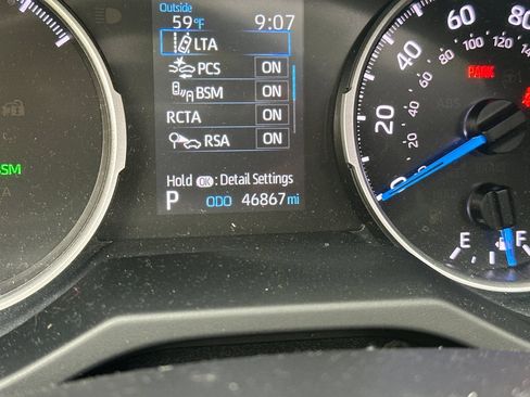 Used 2021 Toyota RAV4 XLE w/ Convenience Package image 21