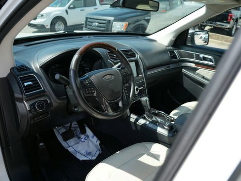 Used 2017 Ford Explorer Platinum AWD/4WD image 19
