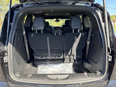 Used 2026 Chrysler Pacifica Select AWD/4WD image 13