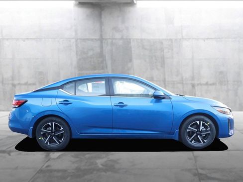 New 2025 Nissan Sentra SV image 5