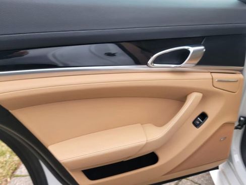 Used 2016 Porsche Panamera 4 image 11
