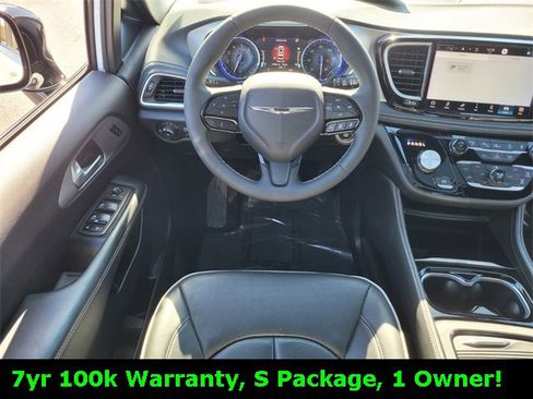 Used 2024 Chrysler Pacifica Limited w/ S Appearance Package image 12