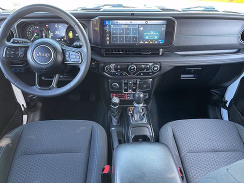 Used 2024 Jeep Wrangler Unlimited Rubicon 4xe AWD/4WD image 20