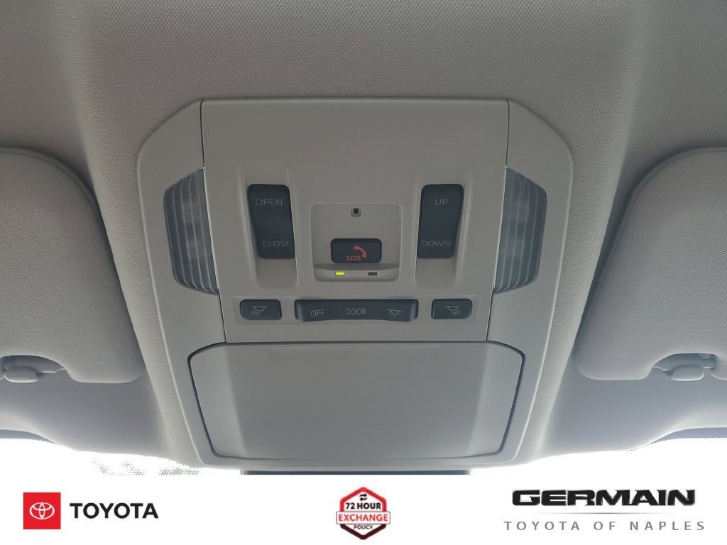 Used 2024 Toyota Highlander XLE FWD image 35