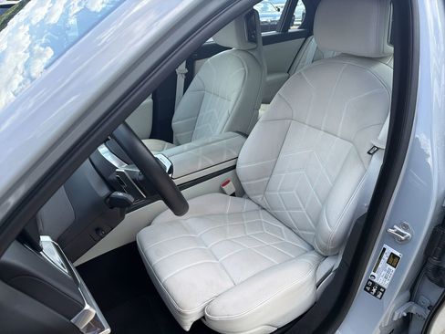 Certified 2025 BMW 740i xDrive AWD/4WD image 14