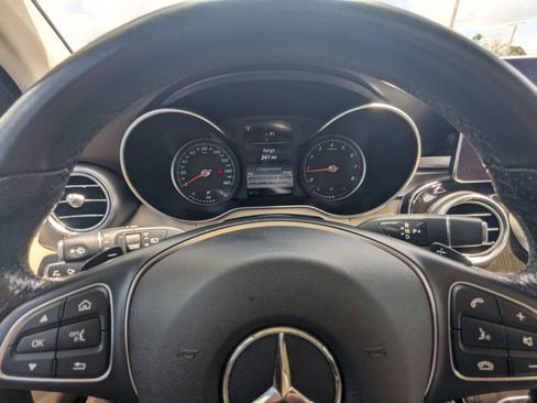 Used 2019 Mercedes-Benz GLC 300 w/ Multimedia Package image 34