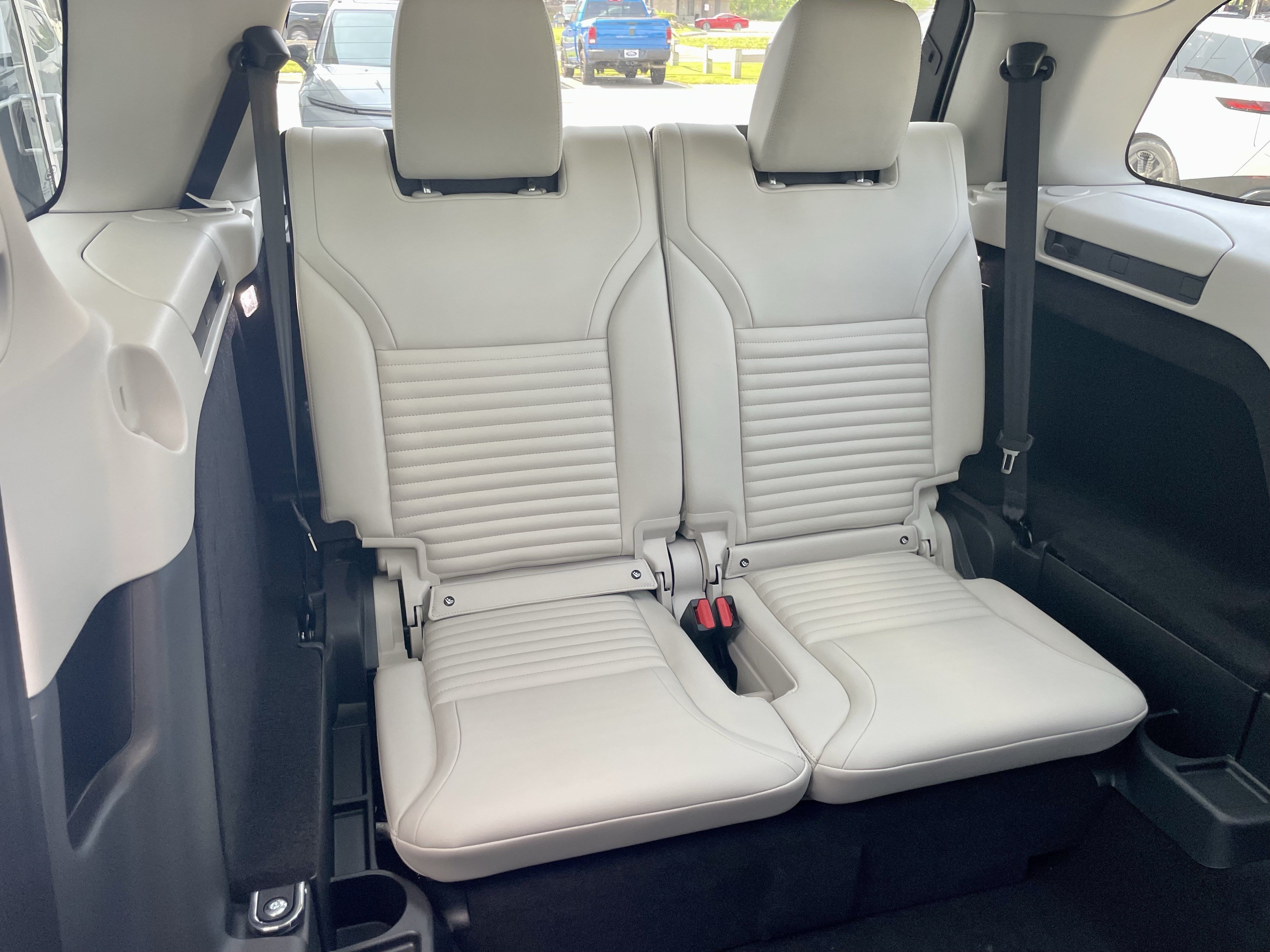 New 2026 Land Rover Discovery Dynamic SE AWD/4WD image 34