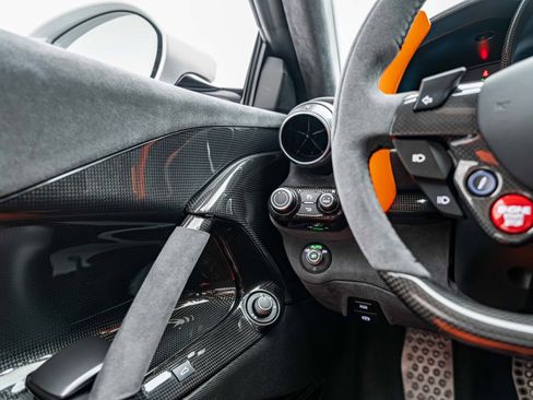 Certified 2023 Ferrari 812 Competizione image 34