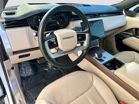 Used 2024 Land Rover Range Rover SE image 9