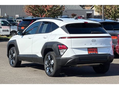 Used 2025 Hyundai Kona SEL image 8